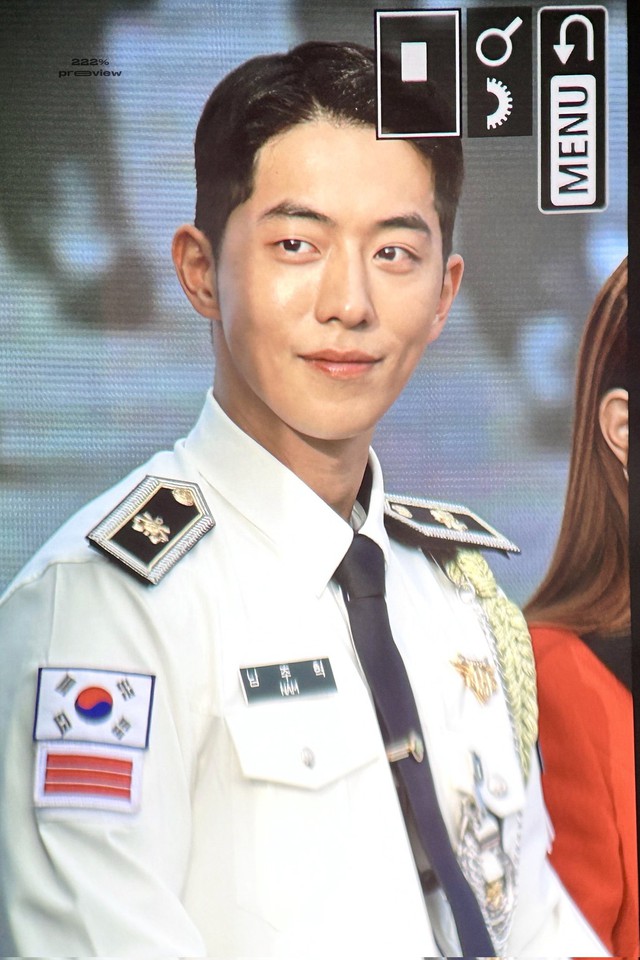 Nam thần quân đội xứ Hàn: Nam Joo Hyuk đô lên trông thấy, V - Jin (BTS) đẹp chấp cả cam thường - ảnh 1