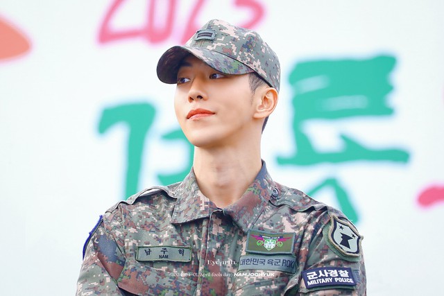 Nam thần quân đội xứ Hàn: Nam Joo Hyuk đô lên trông thấy, V - Jin (BTS) đẹp chấp cả cam thường - ảnh 4