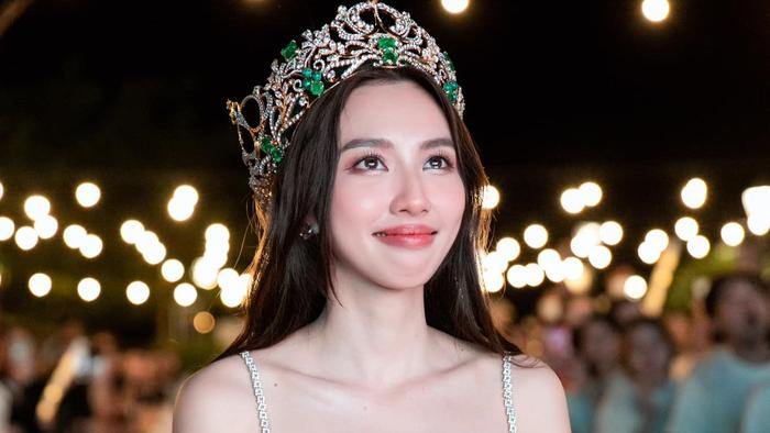 Hoa hậu Thùy Tiên bị bắt gặp bán hải sản giữa chợ - ảnh 4
