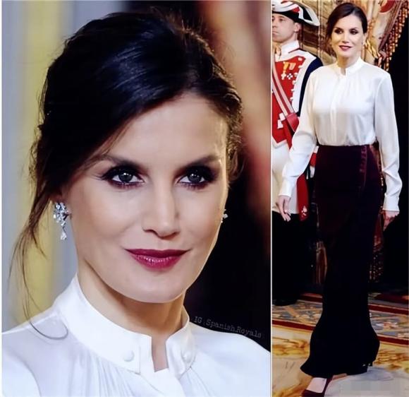 Nữ hoàng Tây Ban Nha 51 tuổi là người phụ nữ đẹp nhất khi diện áo sơ mi trắng, trông thời thượng với quần crop và váy - ảnh 13