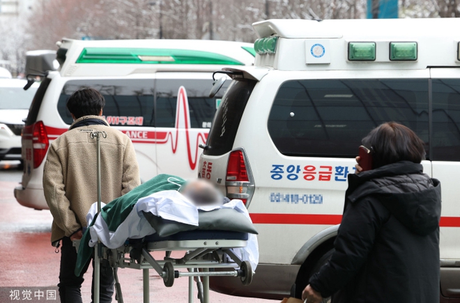 Khủng hoảng y tế tại Hàn Quốc: Bệnh nhân nguy kịch bị 3 bệnh viện từ chối cấp cứu, qua đời sau 9 tiếng chờ đợi trong vô vọng - ảnh 1