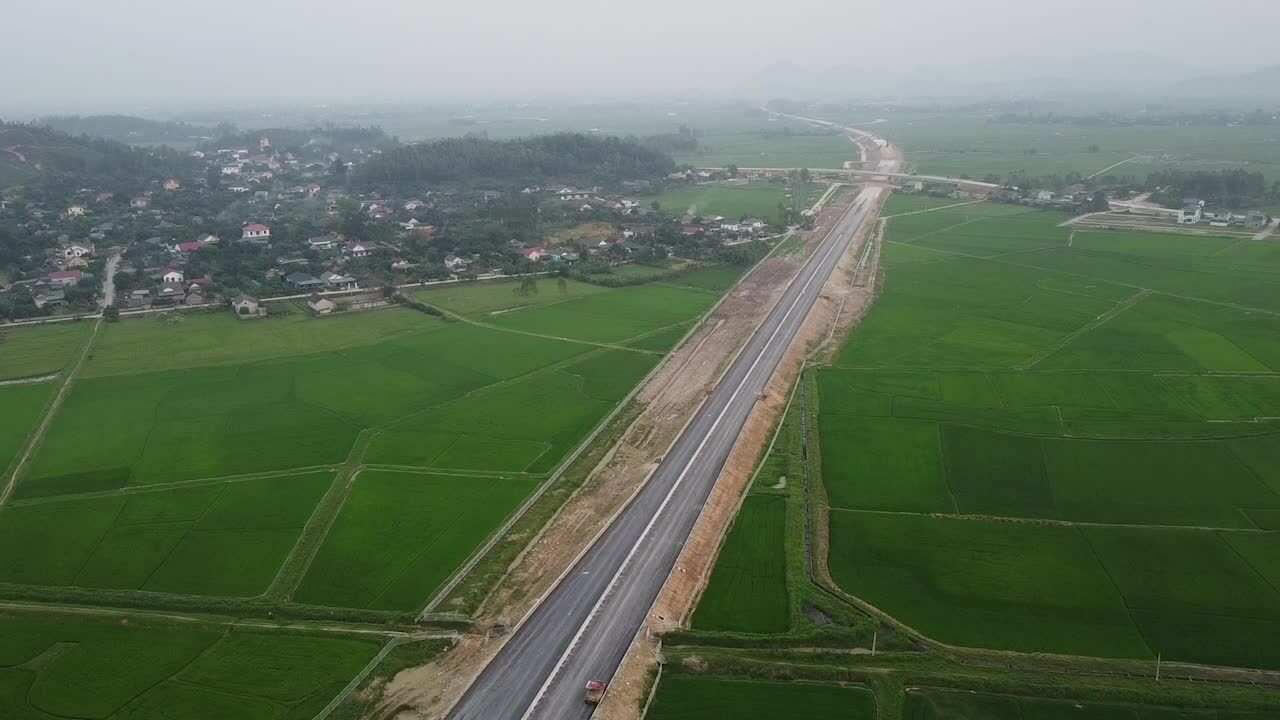 Cao tốc Diễn Châu - Bãi Vọt gần một tháng trước ngày thông xe - ảnh 3
