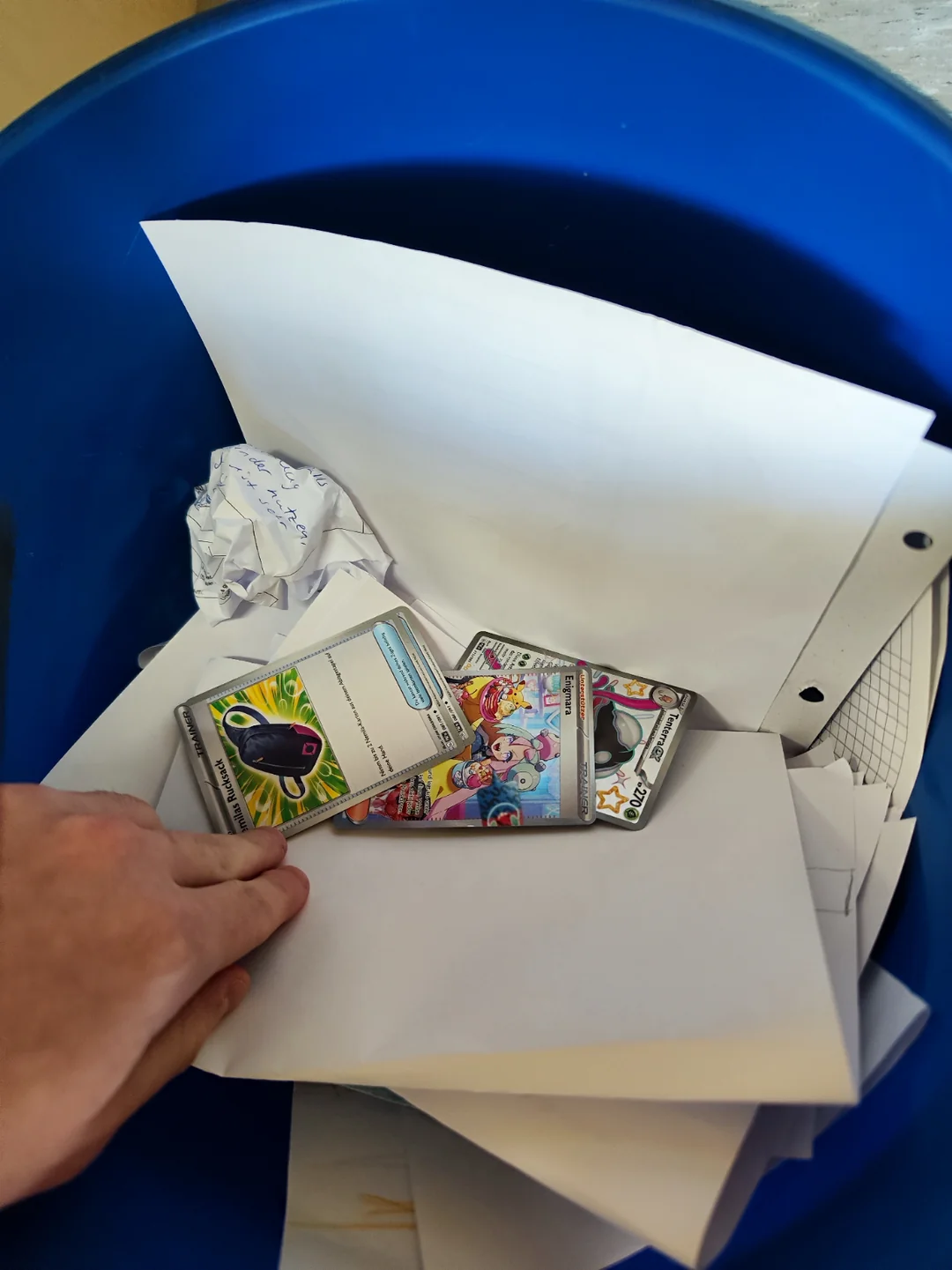 Nhặt thẻ Pokemon hiếm từ thùng rác, game thủ vớ bẫm, kiếm hơn 60 triệu trong một nốt nhạc - ảnh 2