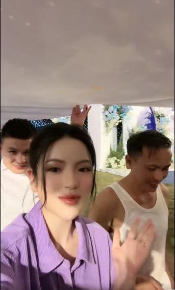 Mối quan hệ giữa vợ Quang Hải - Chu Thanh Huyền và bố chồng được hé lộ qua một chi tiết - ảnh 3