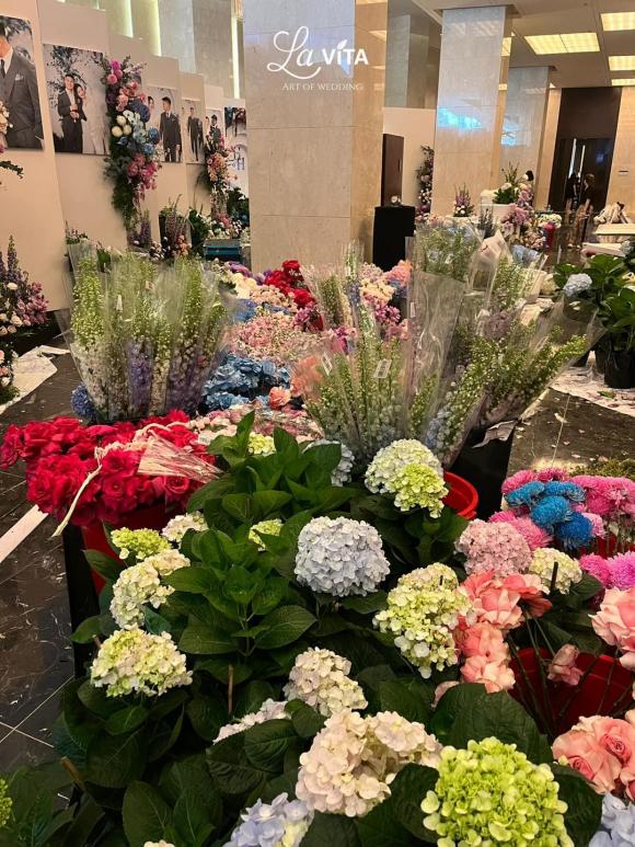 Hé lộ không gian đám cưới lần hai của Quang Hải ở Hà Nội: Phủ đầy hoa tươi nhập khẩu - ảnh 6