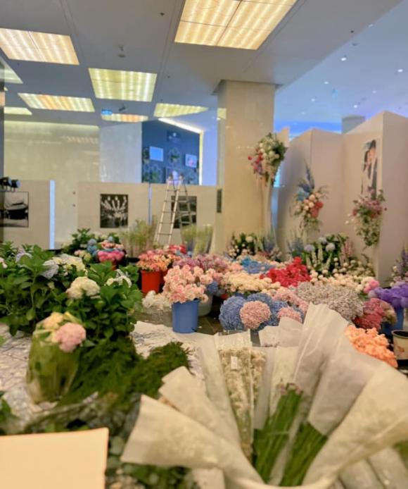 Hé lộ không gian đám cưới lần hai của Quang Hải ở Hà Nội: Phủ đầy hoa tươi nhập khẩu - ảnh 9