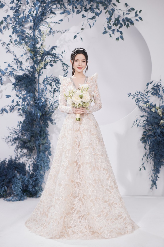 Hé lộ mức giá của 6 mẫu váy cưới mà cô dâu Chu Thanh Huyền từng mặc - ảnh 1