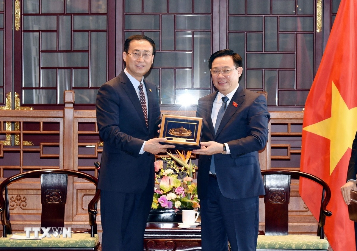 Chủ tịch Quốc hội tiếp lãnh đạo một số tập đoàn hàng đầu Trung Quốc - ảnh 3