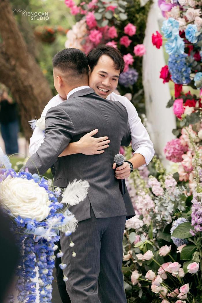 Văn Toàn ngậm ngùi sau đám cưới Quang Hải: Tóc rụng gần hết vẫn chưa cưới vợ - ảnh 1