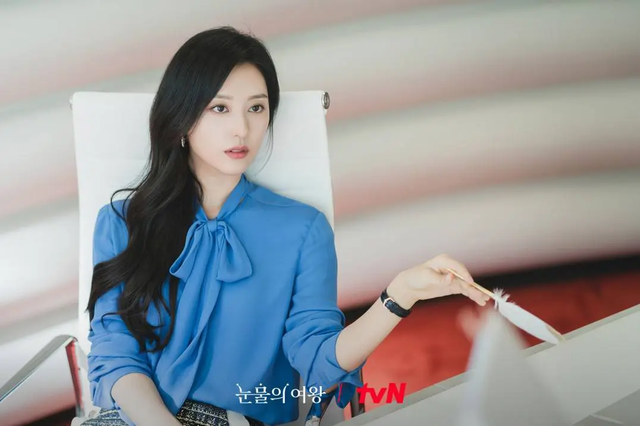 Ngắm chaebol Kim Ji Won diện áo sơ mi, ghim được ngay 5 mẫu thanh lịch, sang nức nở cho nàng công sở - ảnh 5