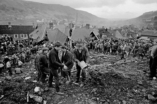 Thảm họa Aberfan qua hình ảnh: Câu chuyện có thật về thảm kịch chấn động xứ Wales năm 1966 - ảnh 10