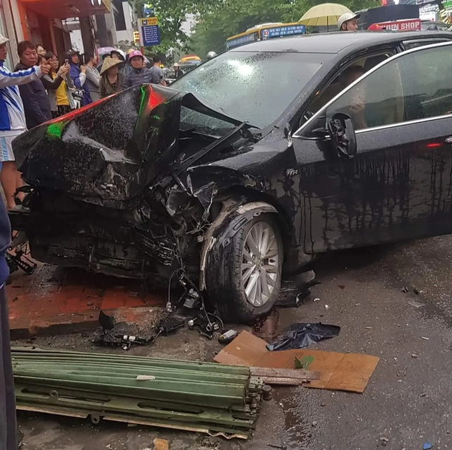 18 giây ám ảnh vụ xe Camry lao thẳng vào nhà dân, gây tai nạn liên hoàn ở Nam Định - ảnh 1
