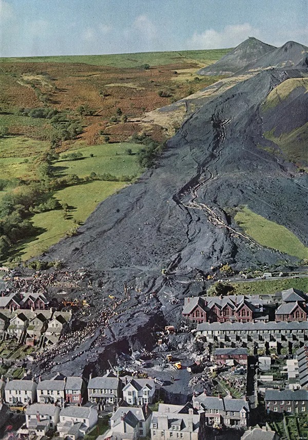 Thảm họa Aberfan qua hình ảnh: Câu chuyện có thật về thảm kịch chấn động xứ Wales năm 1966 - ảnh 3