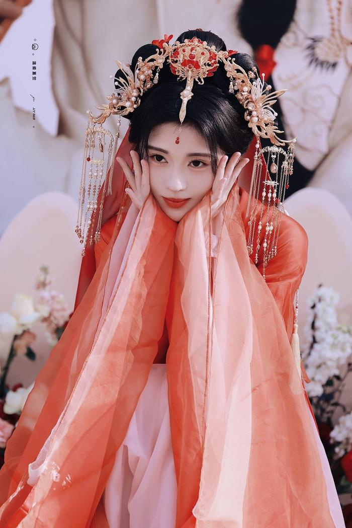 Cúc Tịnh Y mặc váy cưới công bố ngày trọng đại, danh tính chú rể gây chú ý - ảnh 2