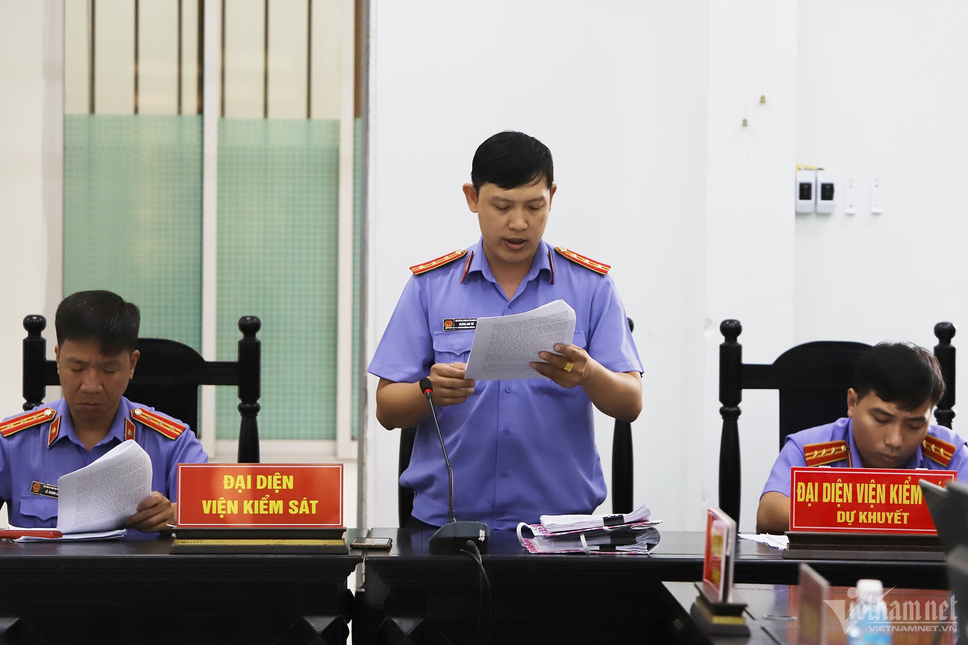 Cựu giám đốc CDC Khánh Hòa nhận tội sau khi nghe VKS đề nghị mức án - ảnh 2