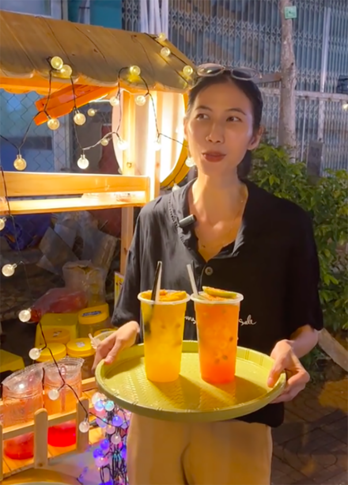Bất ngờ mức cát-xê trên sàn diễn khiến nữ người mẫu Việt nổi tiếng phải bán trà muối ớt mưu sinh - ảnh 1