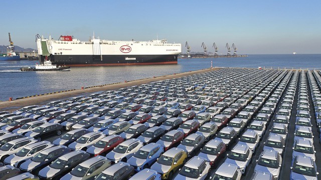 Chuyện gì đây: Cảng biển Châu Âu thành bãi đỗ xe điện Trung Quốc, hỗn loạn với dòng lũ ô tô giá rẻ ùn tắc ngập các cửa khẩu - ảnh 2