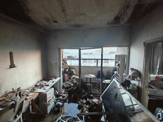 TP Thủ Đức: Gần sáng, một căn hộ tại chung cư 4S Linh Đông bốc cháy - ảnh 1