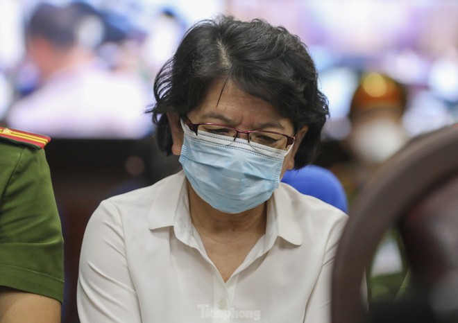 Hình ảnh bà Trương Mỹ Lan cùng các bị cáo trước giờ tuyên án - ảnh 4