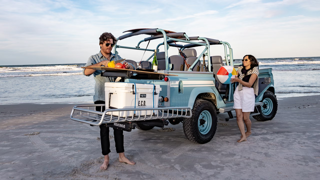 Chiếc Land Rover Defender này dễ hút khách đi chơi biển: Như nhà nghỉ di động, nhiều đồ chơi để ''quẩy'', giá quy đổi 6,3 tỷ - ảnh 4