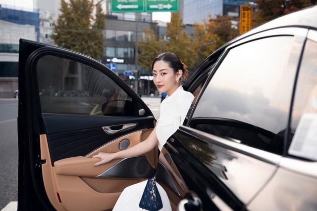 Hoa hậu Lương Thùy Linh vừa có bộ ảnh lung linh tại Hàn Quốc sau khi trở thành đại sứ thương hiệu của phim cách nhiệt The Smith - ảnh 2