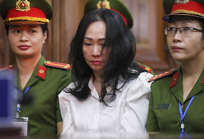Hình ảnh bà Trương Mỹ Lan cùng các bị cáo trước giờ tuyên án - ảnh 2