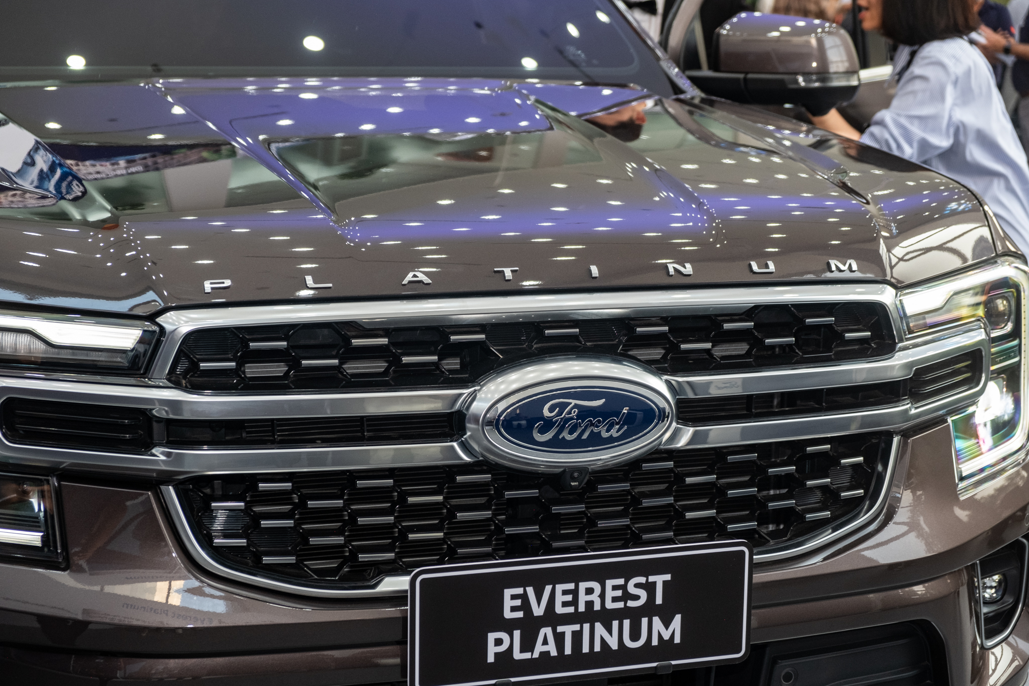 Ảnh thực tế Ford Everest Platinum giá 1,545 tỷ tại Việt Nam: Nhiều tiện nghi chưa từng có trong phân khúc - ảnh 3