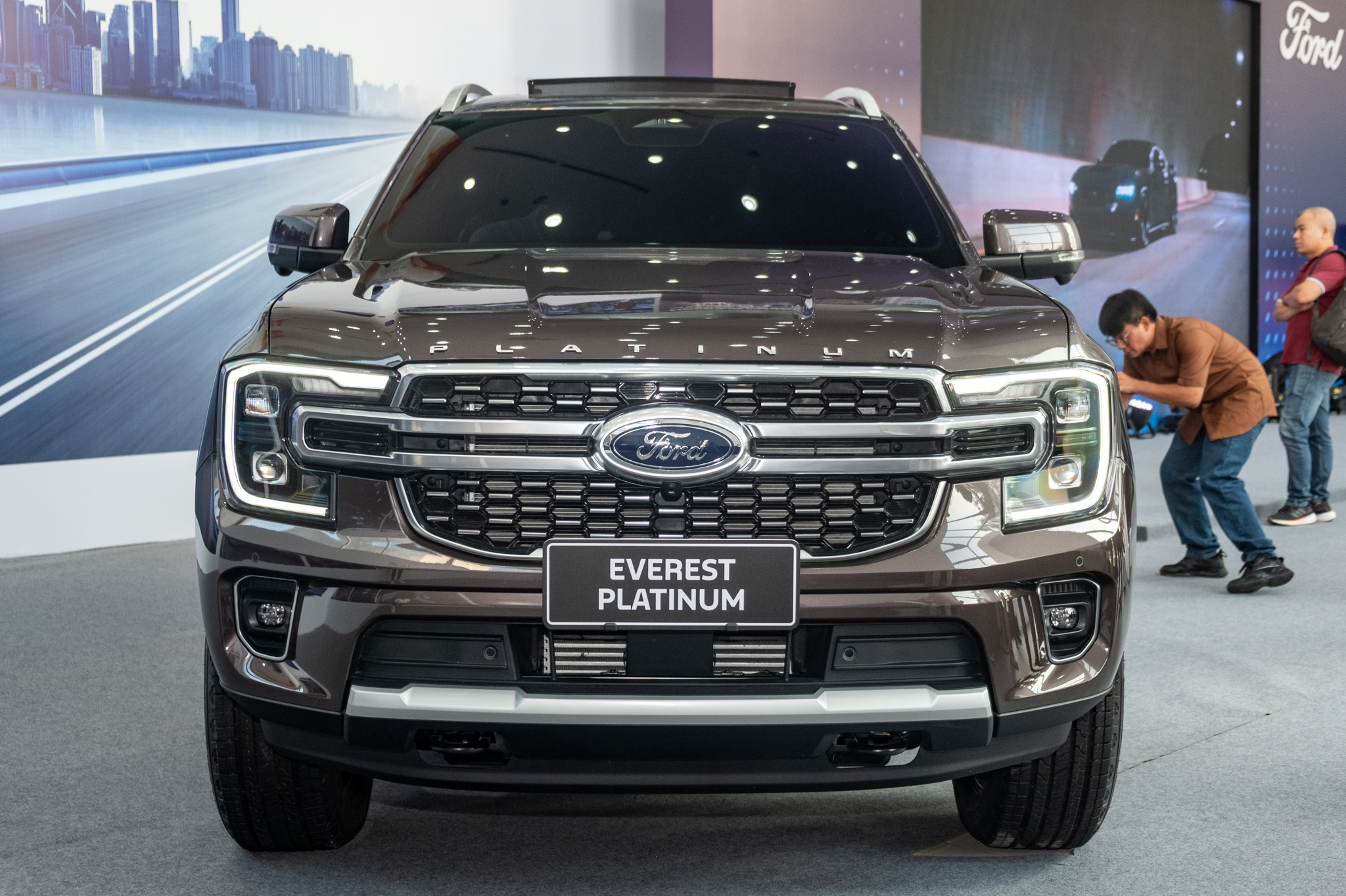 Chọn Ford Everest Titanium hay thêm 77 triệu lấy bản Platinum với nhiều tiện nghi cao cấp, bảng so sánh này sẽ giúp bạn dễ lựa chọn hơn - ảnh 11