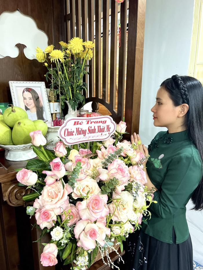 Sinh nhật cố ca sĩ Phi Nhung, 3 con gái nuôi xúc động nhớ mẹ - ảnh 2