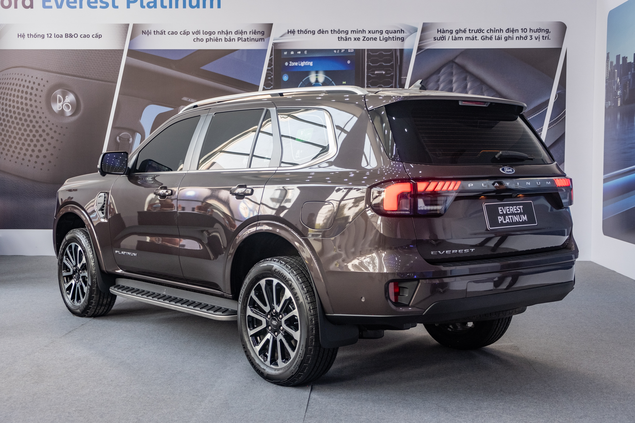 Chọn Ford Everest Titanium hay thêm 77 triệu lấy bản Platinum với nhiều tiện nghi cao cấp, bảng so sánh này sẽ giúp bạn dễ lựa chọn hơn - ảnh 3