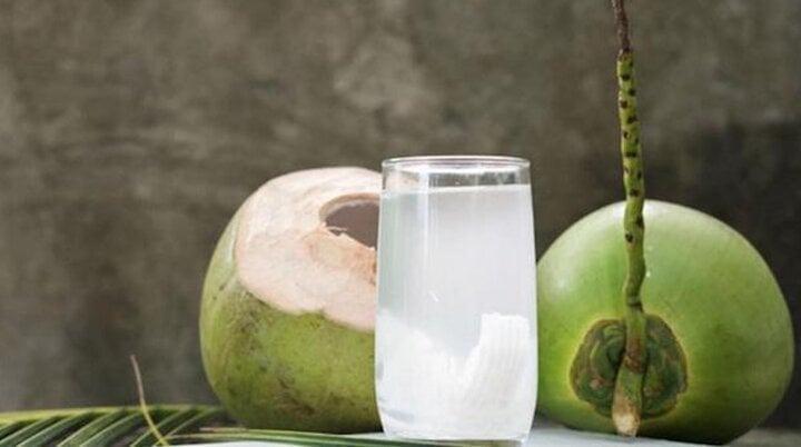 Có nên uống nước dừa mỗi ngày trong thời tiết nắng nóng? - ảnh 2