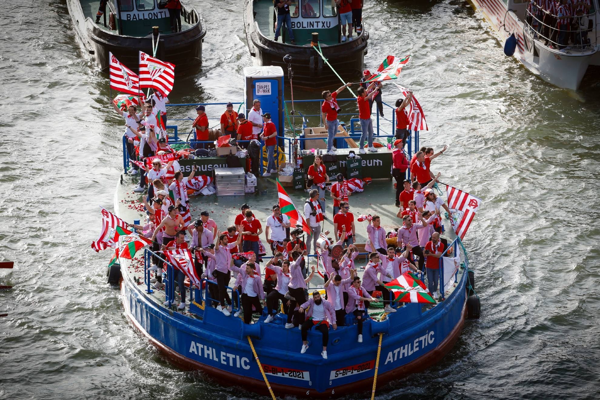 Biển người ăn mừng chức vô địch lịch sử của Athletic Bilbao - ảnh 7