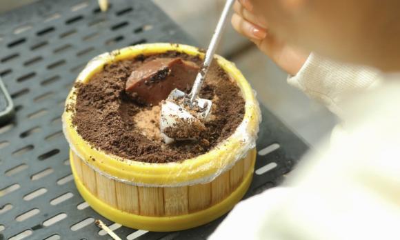 Món cacao nấm ''mọc lên từ đất'' đang hot rần rần ở phố cổ Hà Nội, khách nườm nượp tìm địa chỉ ghé mua - ảnh 9