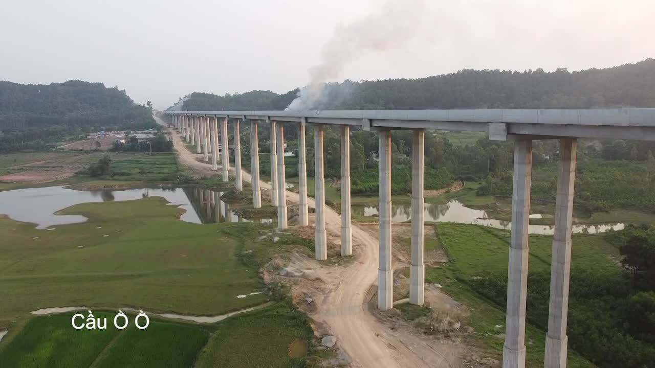 5 cầu cạn trên cao tốc Diễn Châu - Bãi Vọt trước ngày thông xe - ảnh 13