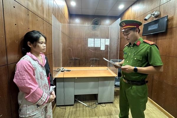 Kẻ bắt cóc 2 bé gái ở phố đi bộ Nguyễn Huệ bị khởi tố thêm tội danh - ảnh 1