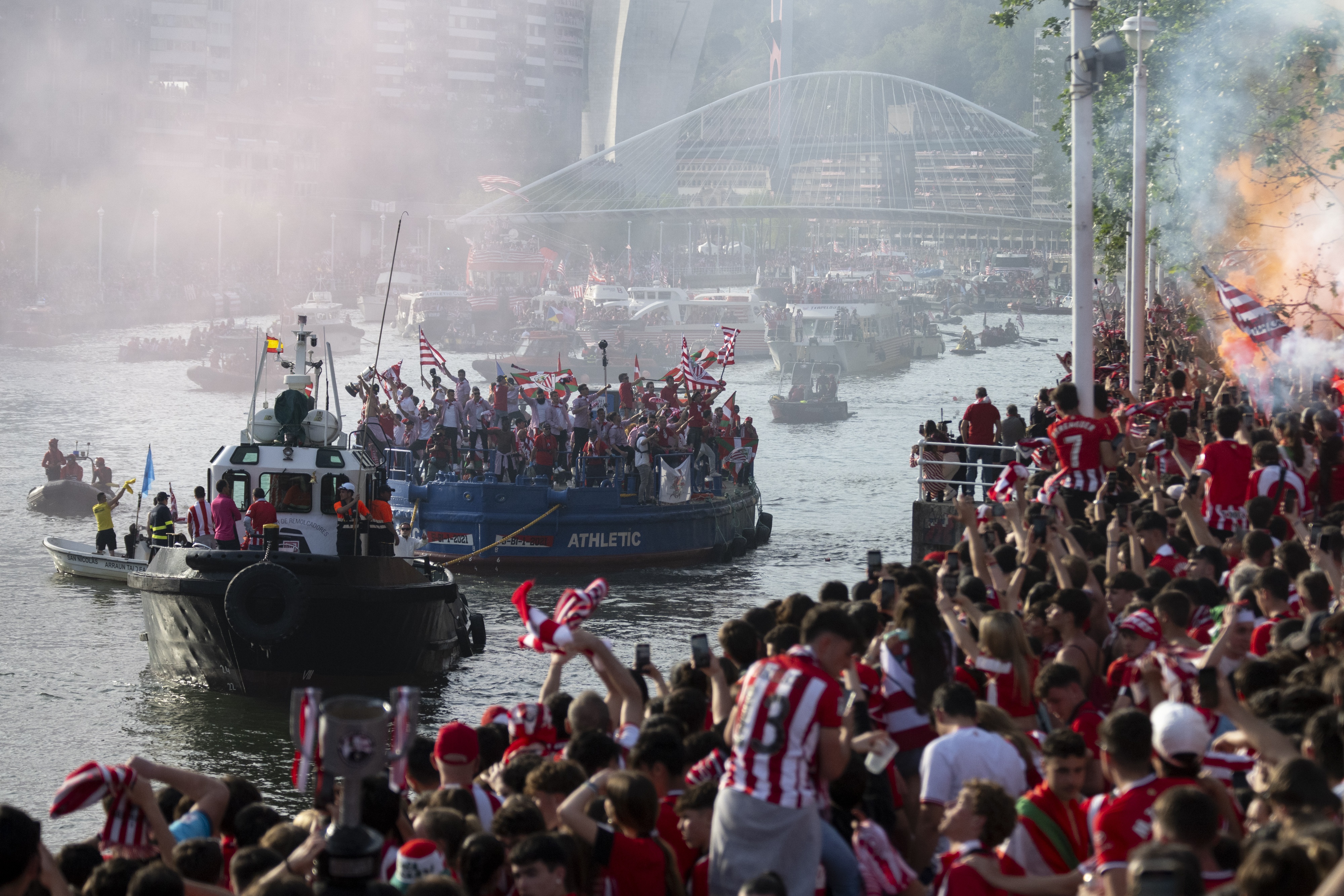 Biển người ăn mừng chức vô địch lịch sử của Athletic Bilbao - ảnh 1