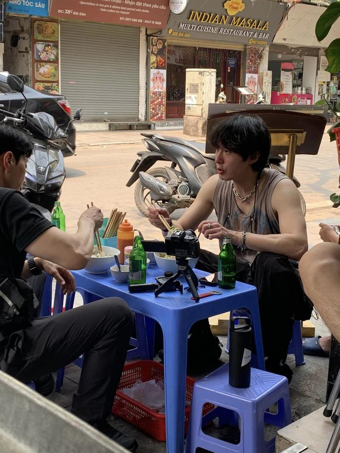 Jung Il Woo xả ảnh trên Instagram, nói hạnh phúc khi đến Việt Nam - ảnh 3