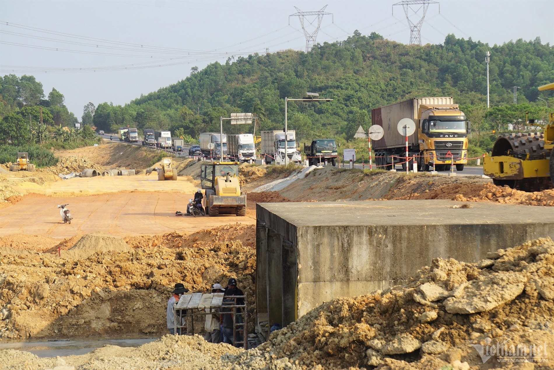 Dự án cao tốc Hòa Liên - Túy Loan mới bàn giao được 4 km mặt bằng - ảnh 3