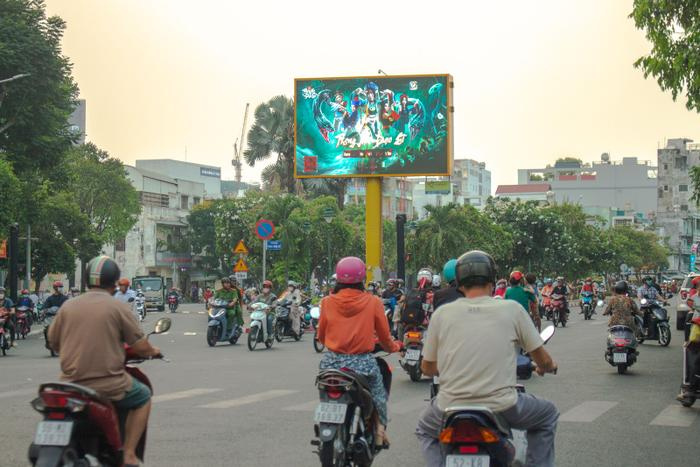 Game thủ không khỏi bất ngờ khí bắt gặp Phong Ma Đạo Sĩ trên đường phố Hà Nội - Sài Gòn - ảnh 3