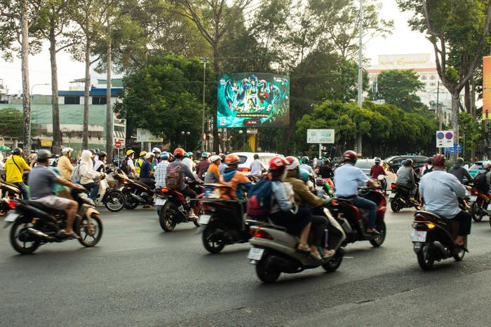Game thủ không khỏi bất ngờ khí bắt gặp Phong Ma Đạo Sĩ trên đường phố Hà Nội - Sài Gòn - ảnh 4