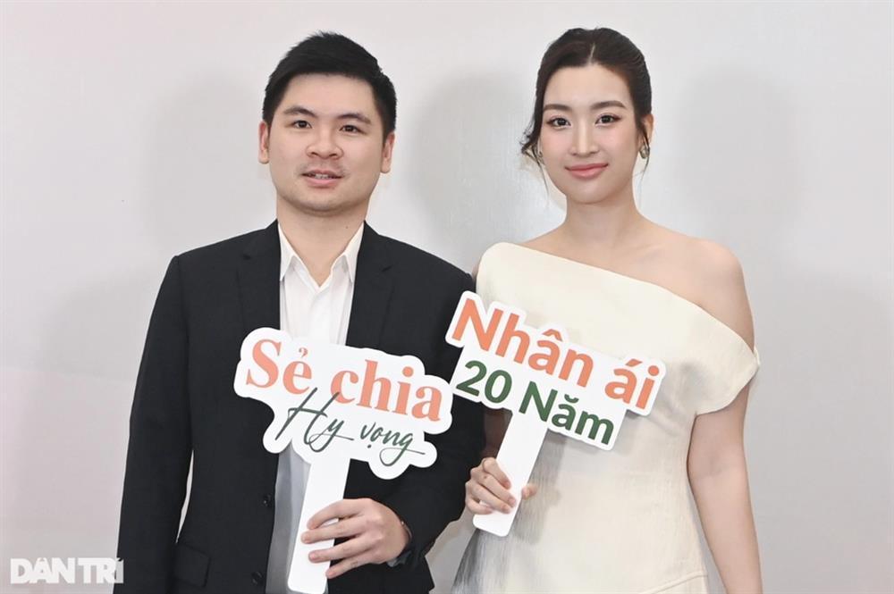 Hoa hậu Đỗ Mỹ Linh 1 năm sau sinh con: 'Chồng ủng hộ tôi trở lại showbiz' - ảnh 1