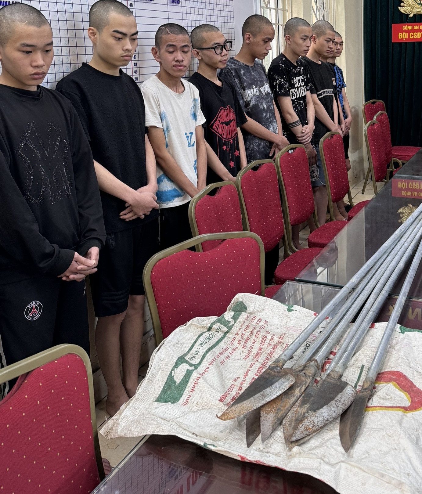 Hỗn chiến trong đêm ở Hà Nội, 6 thanh niên bị khởi tố - ảnh 1
