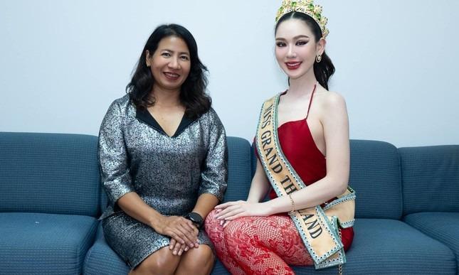 Đương kim Hoa hậu Hòa bình Thái Lan bị chê mặc thảm họa - ảnh 2