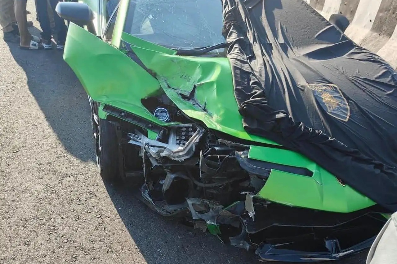 Lamborghini Aventador SVJ gặp tai nạn ở Ấn Độ - ảnh 2