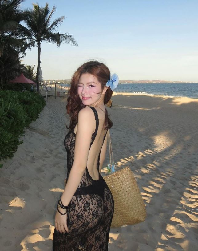 Bạn gái sao U23 Việt Nam khoe vóc dáng cực nuột nà, xinh đẹp cỡ nào mà dân tình gọi là 