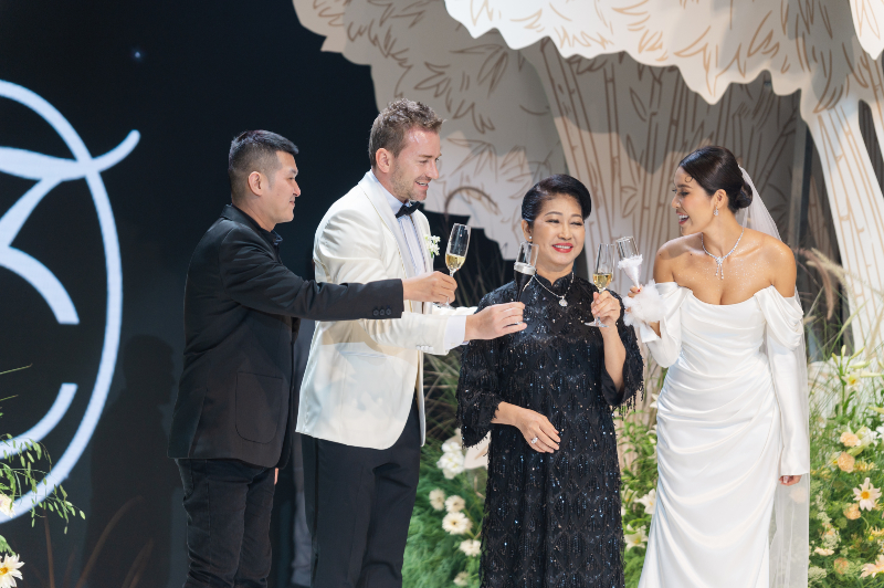 Bên trong lễ cưới ngập tràn yêu thương của siêu mẫu Minh Tú - ảnh 5