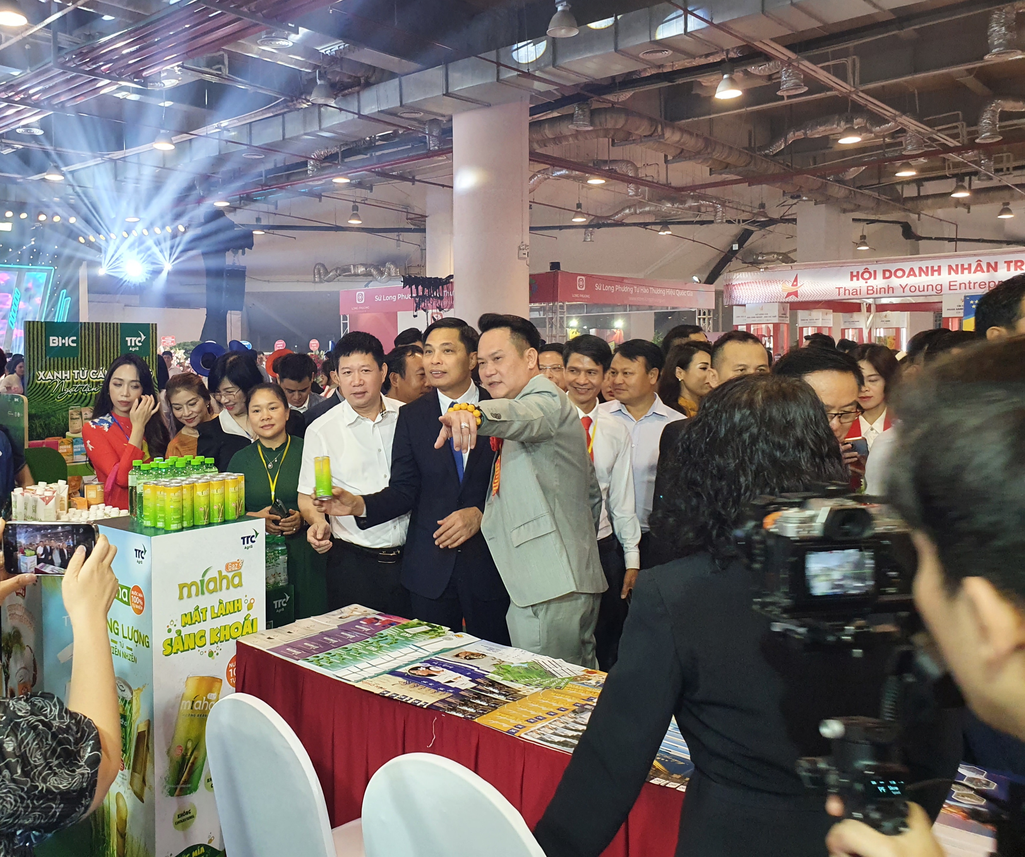 Sôi động Triển lãm Xúc tiến thương mại và đầu tư doanh nhân trẻ Việt Nam - ảnh 3