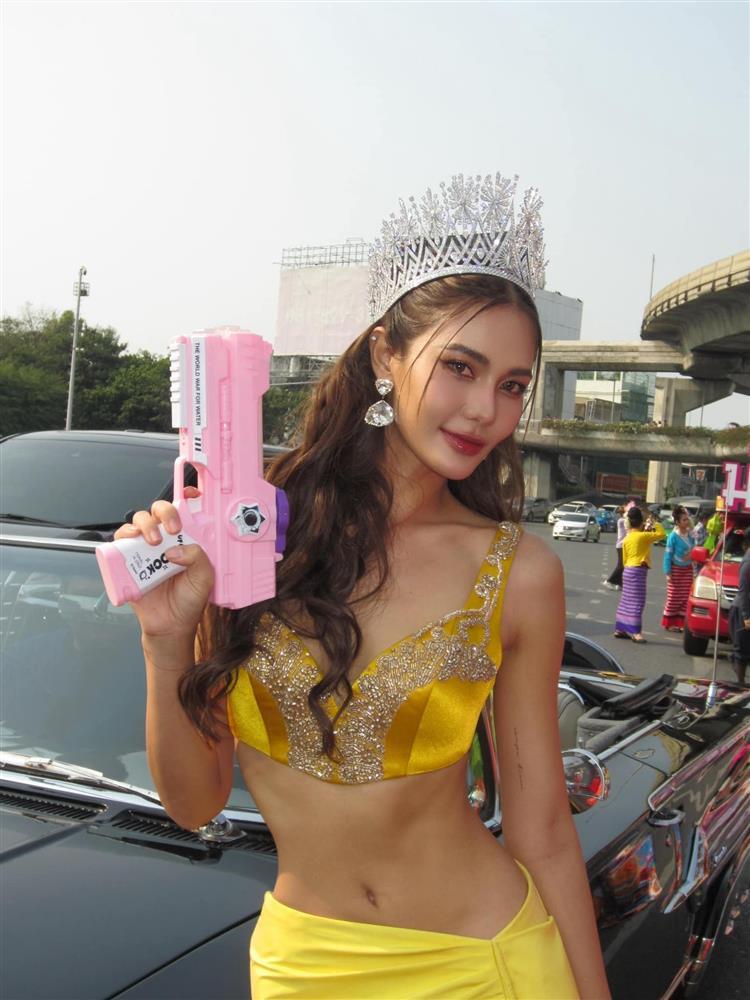 Dàn hoa hậu mặc gợi cảm tại lễ hội té nước - ảnh 7