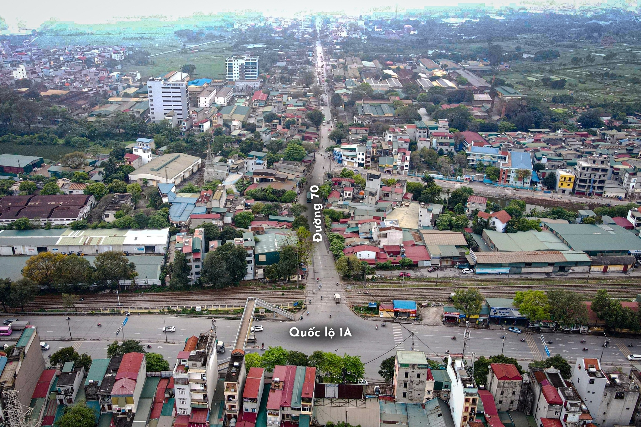 Hiện trạng tuyến đường ở Hà Nội sắp được chi 5.500 tỷ đồng để cải tạo - ảnh 2