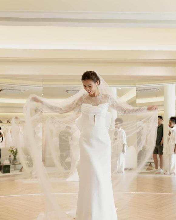 Cao Thiên Trang hé lộ váy cưới chính thức trong ngày trọng đại, nhan sắc ''cô dâu tháng 4'' gây mê - ảnh 1